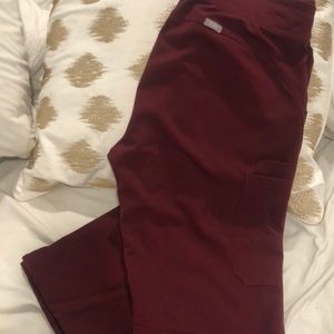 FIGS kade pants in Burgundy